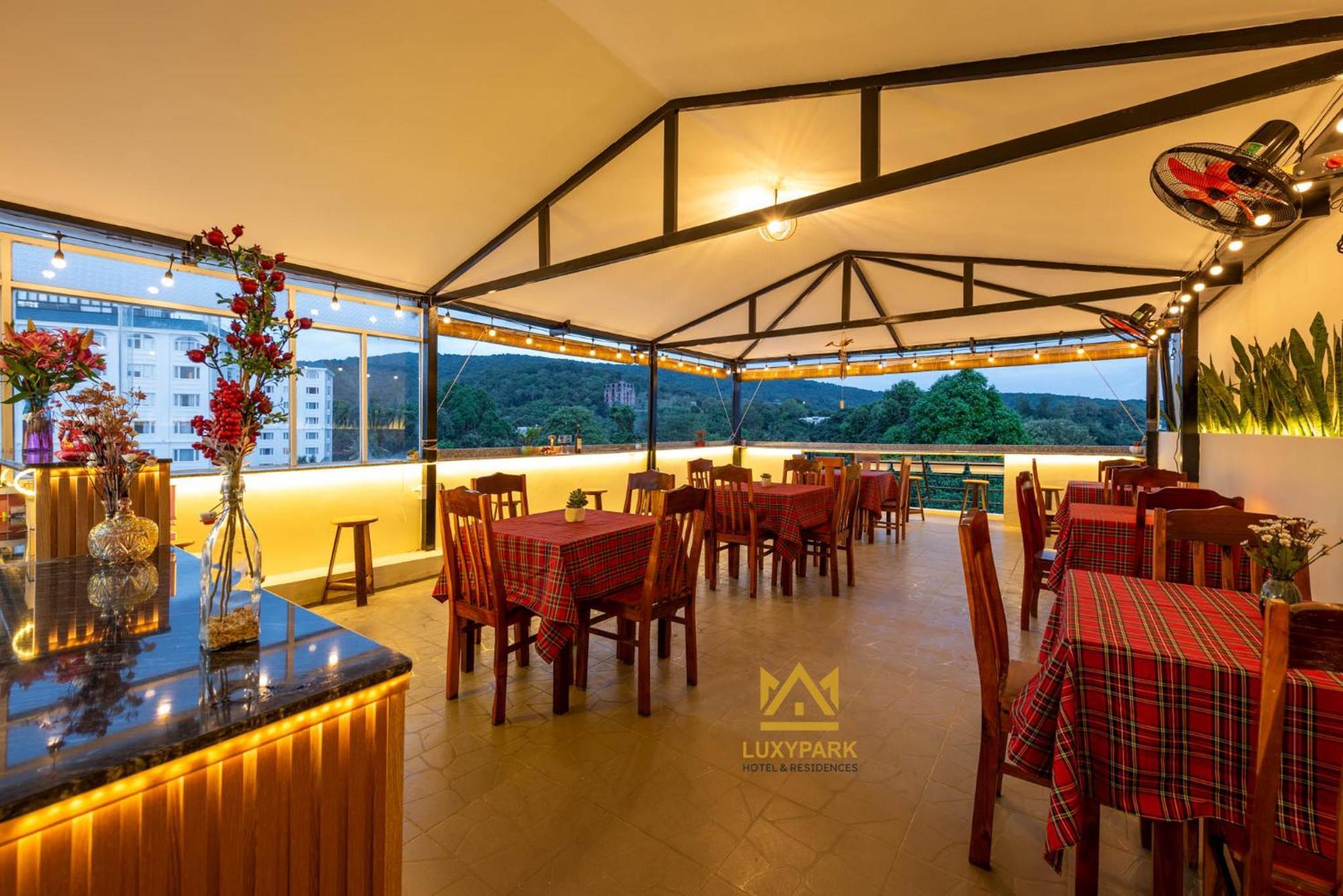 Luxy Park Hotel - Phu Quoc Centre Екстер'єр фото