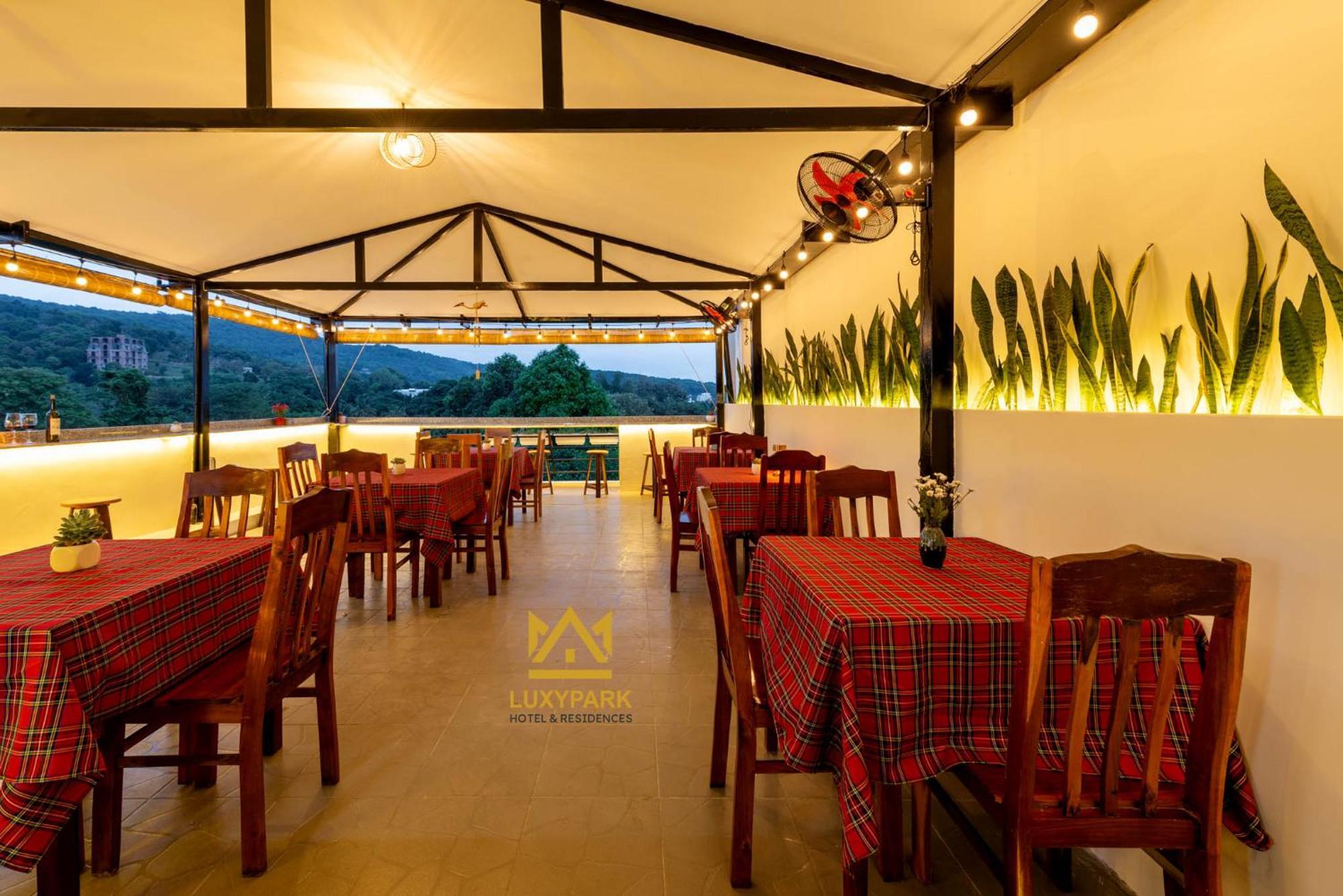 Luxy Park Hotel - Phu Quoc Centre Екстер'єр фото