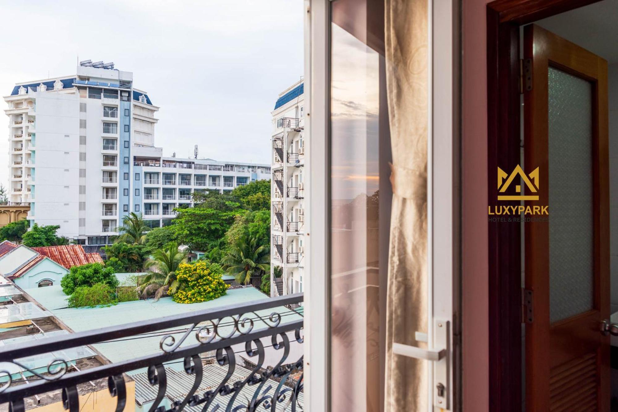 Luxy Park Hotel - Phu Quoc Centre Екстер'єр фото