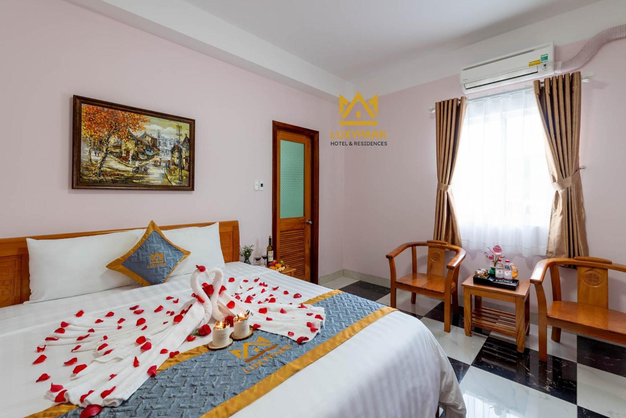 Luxy Park Hotel - Phu Quoc Centre Екстер'єр фото